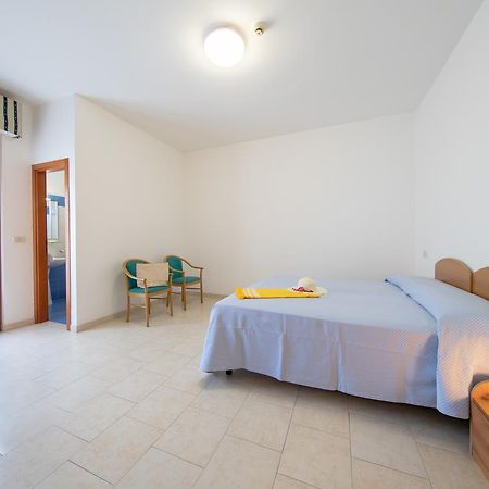 Residence Hercules Roseto Degli Abruzzi Esterno foto