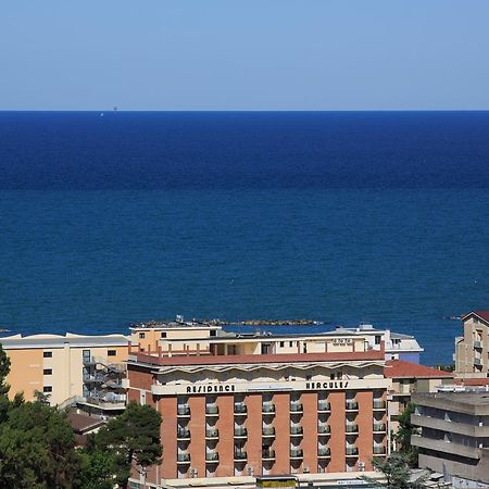 Residence Hercules Roseto Degli Abruzzi Esterno foto