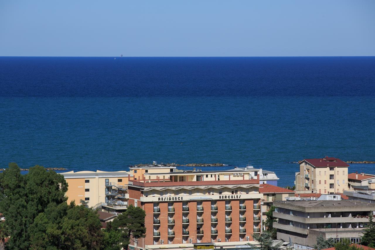 Residence Hercules Roseto Degli Abruzzi Esterno foto